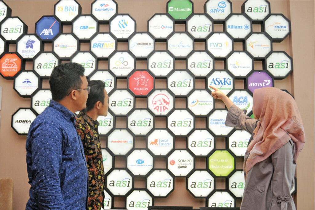 Industri Asuransi Syariah Membidik Peluang di Tengah Derasnya Tantangan
