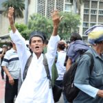 Sekelompok massa melakukan aksi demo menolak hasil Pemilu Presiden 2024, di dekat patung kuda, Jakarta Pusat, Senin, 22 April 2024. | Foto: Media Asuransi/Arief Wahyudi