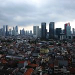 Sebagian wilayah Jakarta pada sore hari, Selasa 5 November 2024 diselimuti awan gelap. Sebagian wilayah Jakarta juga diguyur hujan lebat yang mengakibatkan banjir. | Foto: Media Asuransi/Arief Wahyudi