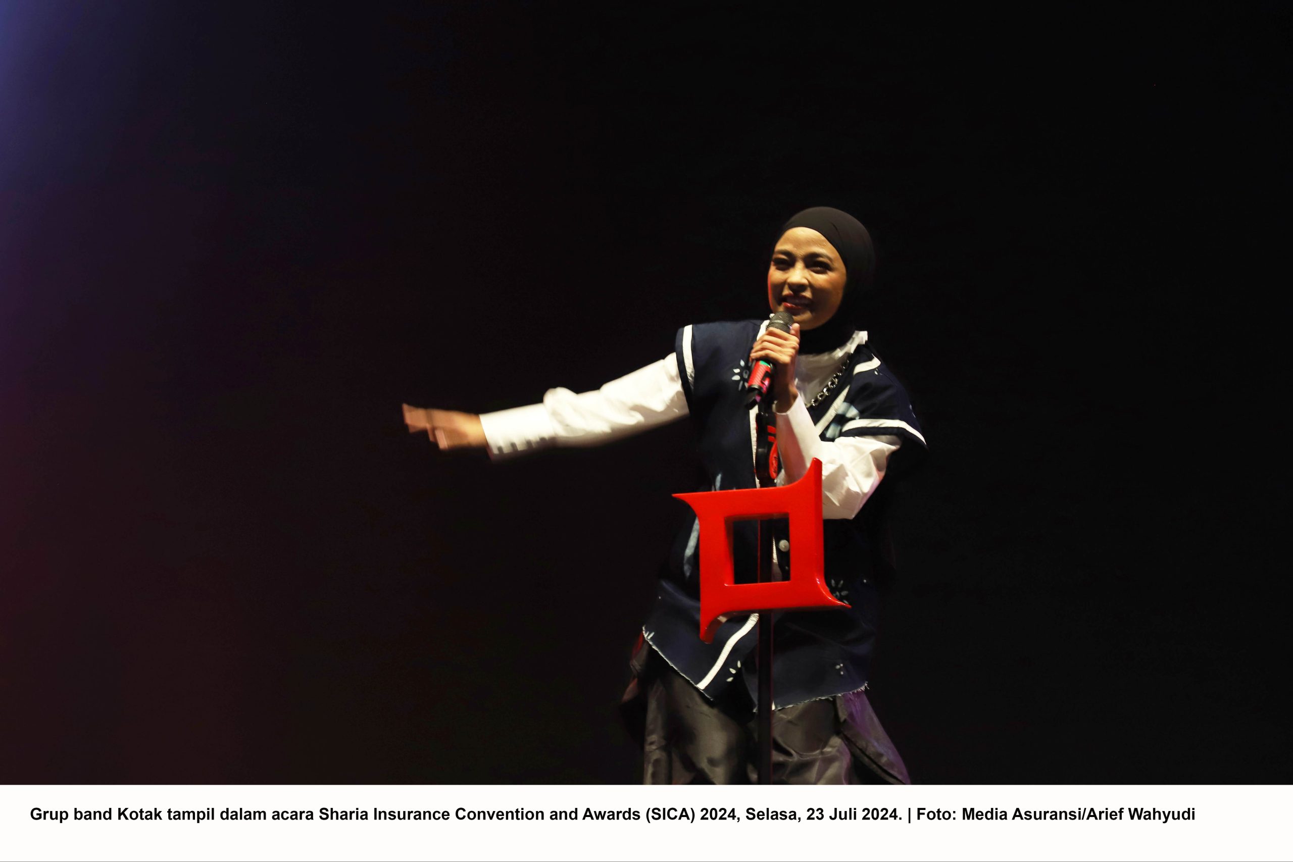 Grup band Kotak tampil dalam acara Sharia Insurance Convention and Awards (SICA) 2024, Selasa, 23 Juli 2024.