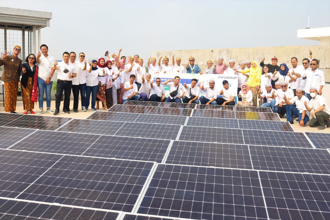 FIFGROUP Pasang  Solar Panel ke-20 di Cabang Cikarang