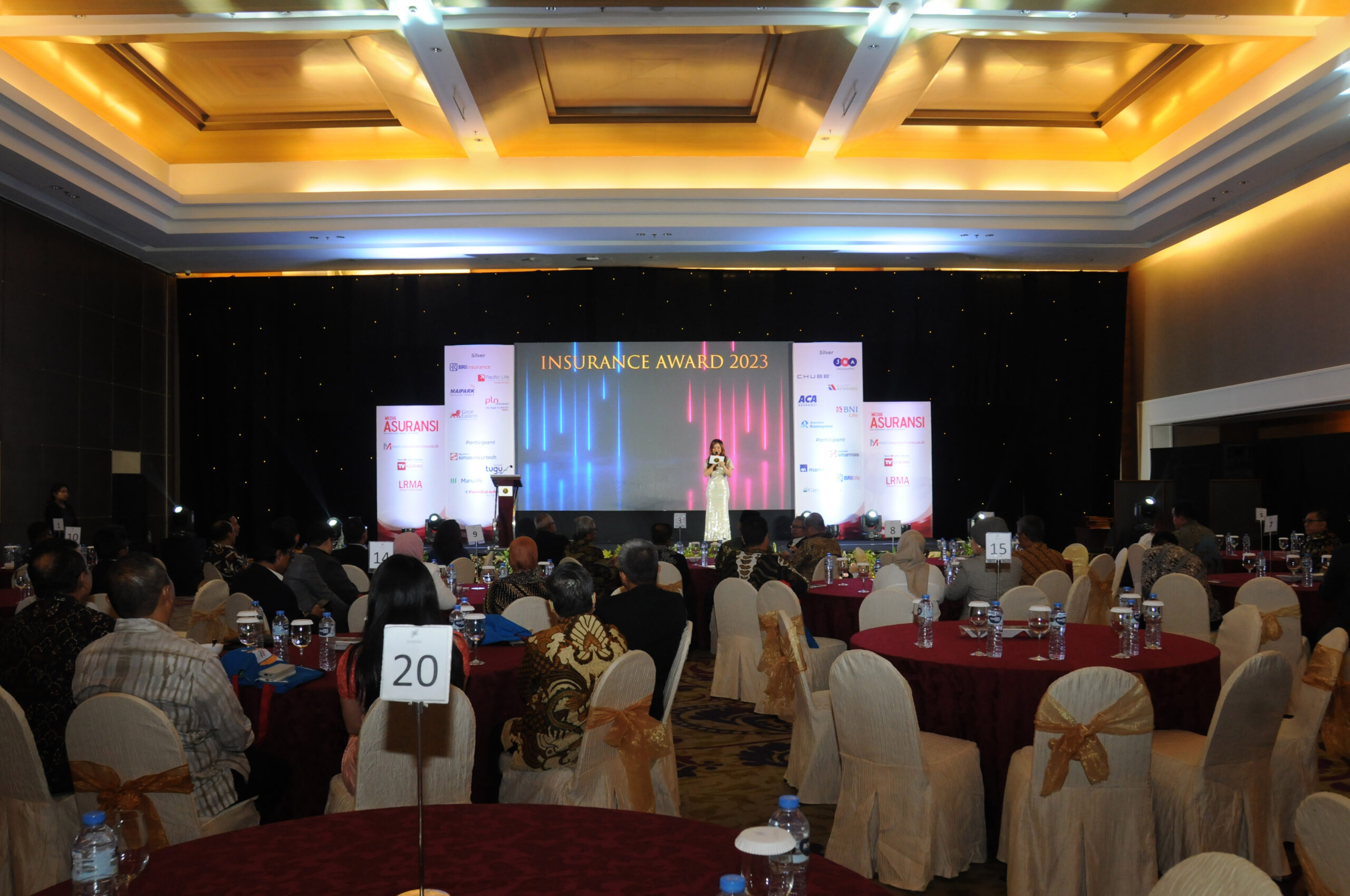 Media Asuransi memberikan penghargaan sebagai Best Insurance 2023, yaitu Best Life Insurance 2023, Best General Insurance 2023, Best Sharia Insurance 2023, dan Best Reinsurance 2023, berdasar kinerja keuangan 2022. | Foto: Arief Wahyudi