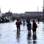 Banjir ROB sering melanda di kawasan Pelabuhan Muara Baru, Penjaringan, Jakarta Utara. | Foto: Media Asuransi/Arief Wahyudi