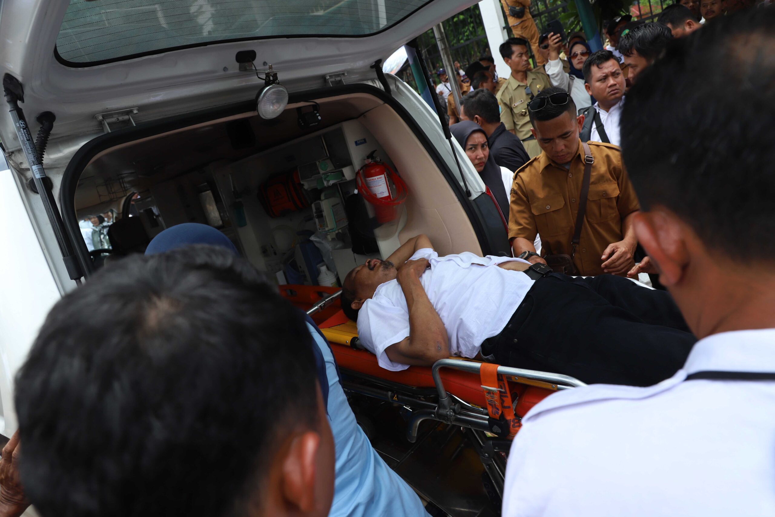 Demo Kepala Desa Seluruh Indonesia yang berlangsung di depan Gedung DPR?MPR RI hingga sore diwarnai kericuhan yang menimbulkan korban luka-luka. | Foto: Media Asuransi/Arief Wahyudi