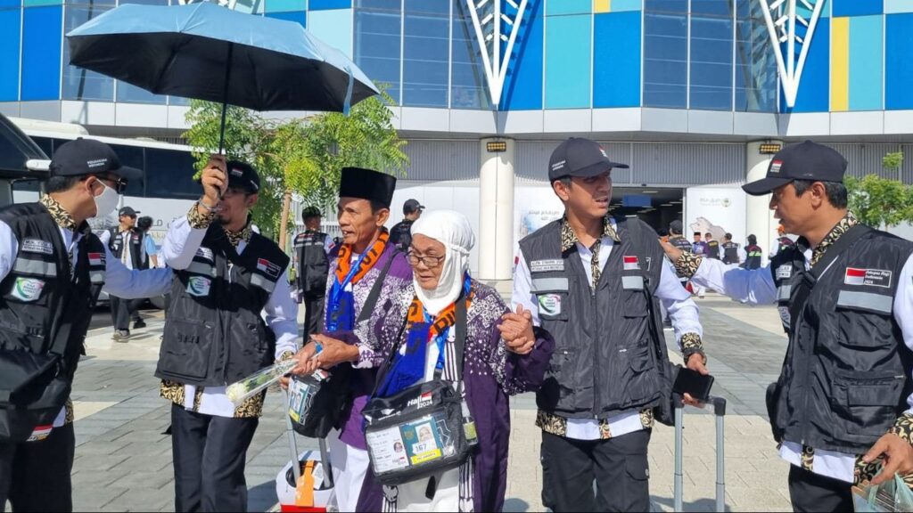 Pemerintah Lepas 388 Jemaah Haji Kloter Pertama 1445 H