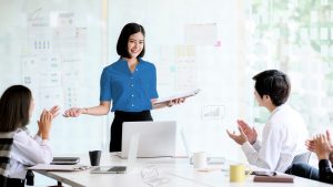 Mengenal dan Sinyal Terkena Mid Career Crisis, Sudah Tahu?