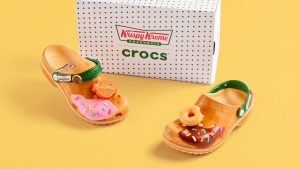 Krispy Kreme® dan Crocs Kolaborasi Luncurkan Classic Clog Edisi Terbatas Bertema Donat