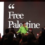 Agen-agen Asuransi Syariah menyaksikan penampilan Armand Maulana,Vokalis dari Grup Band Gigi yang tampil pada acara SICA 2025, di Jakarta, Kamis 7 Agustus 2025. | Foto: Media Asuransi