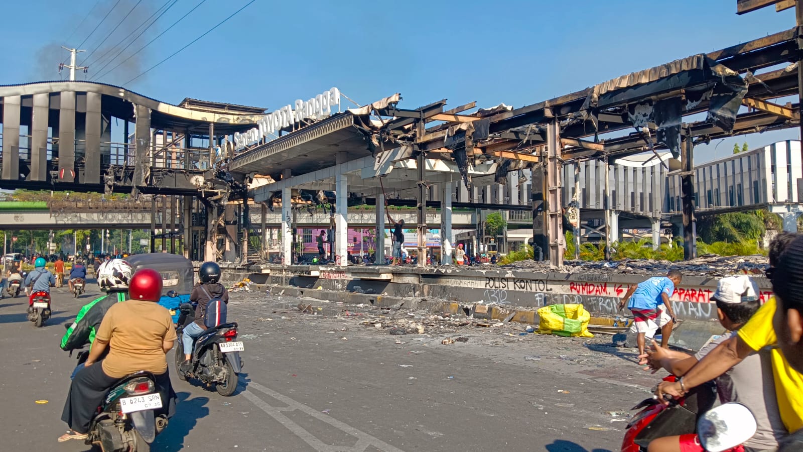 Halte TransJakarta Dibakar Massa, Jakarta Rugi Puluhan Miliar