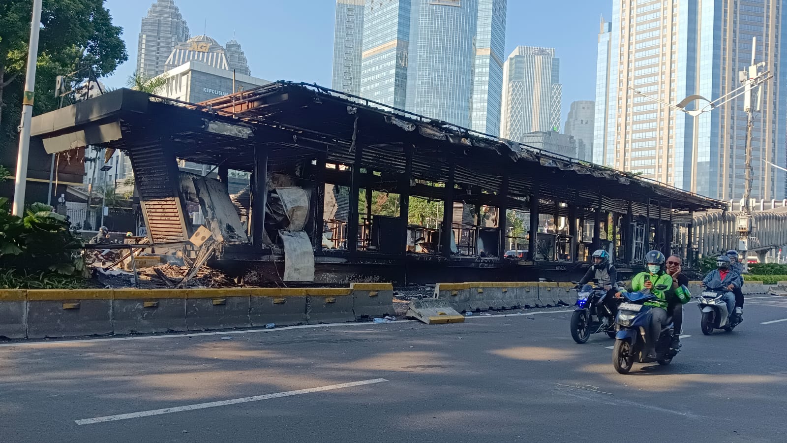 Pemerintah Mulai Memperbaiki Fasum yang Rusak Akibat Demo