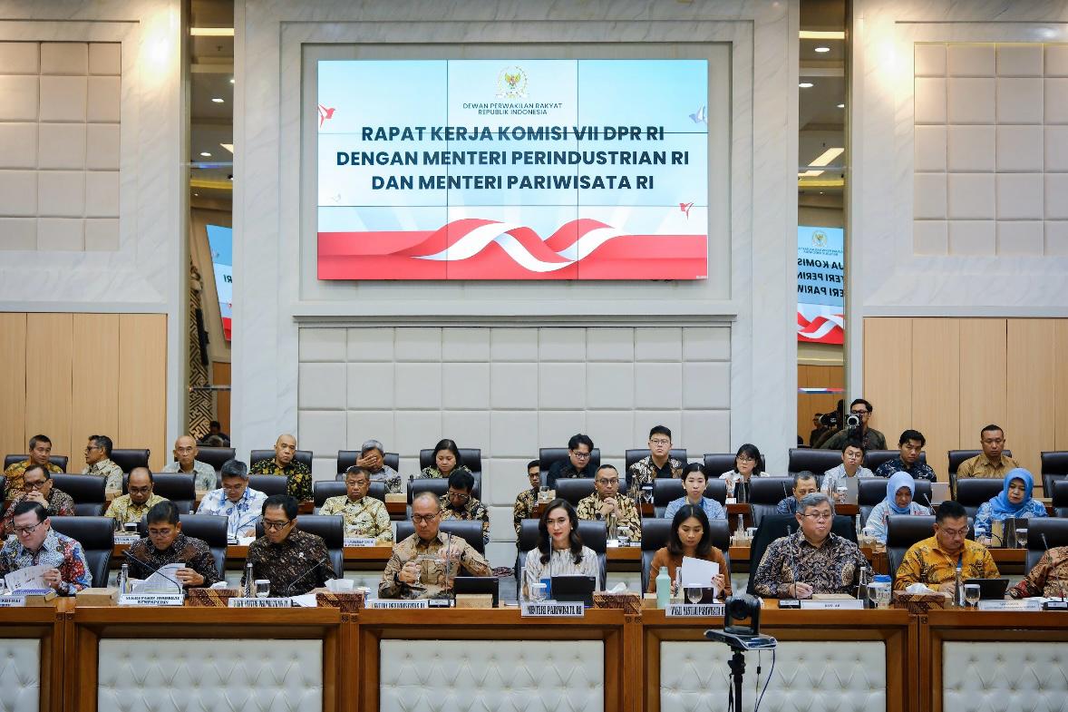 Menpar Dorong Pariwisata Jadi Penggerak Ekonomi Rakyat