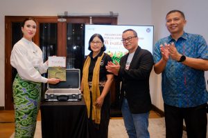 Menpar Widiyanti Luncurkan Buku Kuliner Khas Jabar