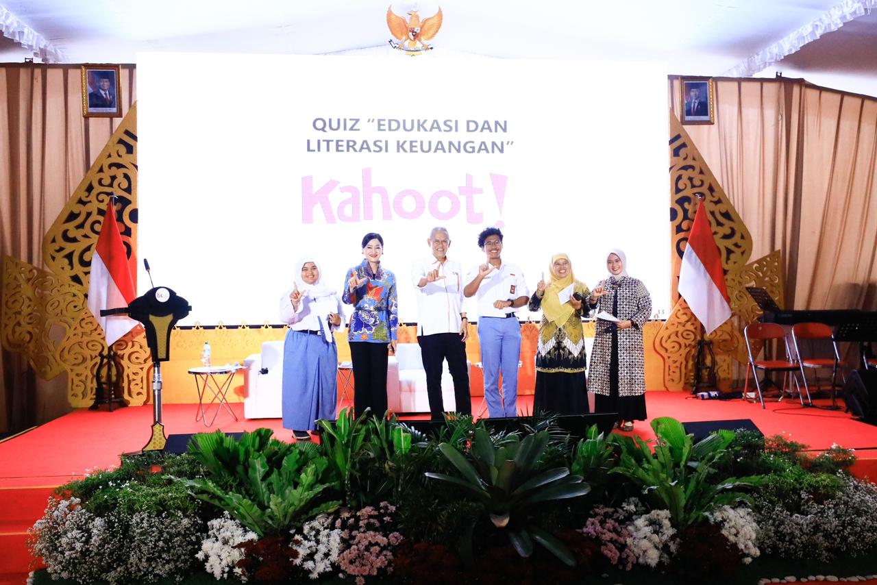 Komisioner OJK dan LPS Mengajar Keuangan di SMA Negeri 3 Yogyakarta