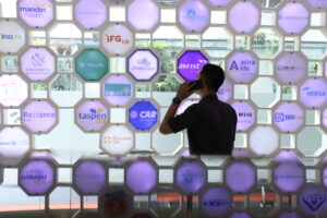 IHSG hingga Hasil Investasi Asuransi Jiwa Disebut Terpengaruh Akibat Pelemahan Rupiah