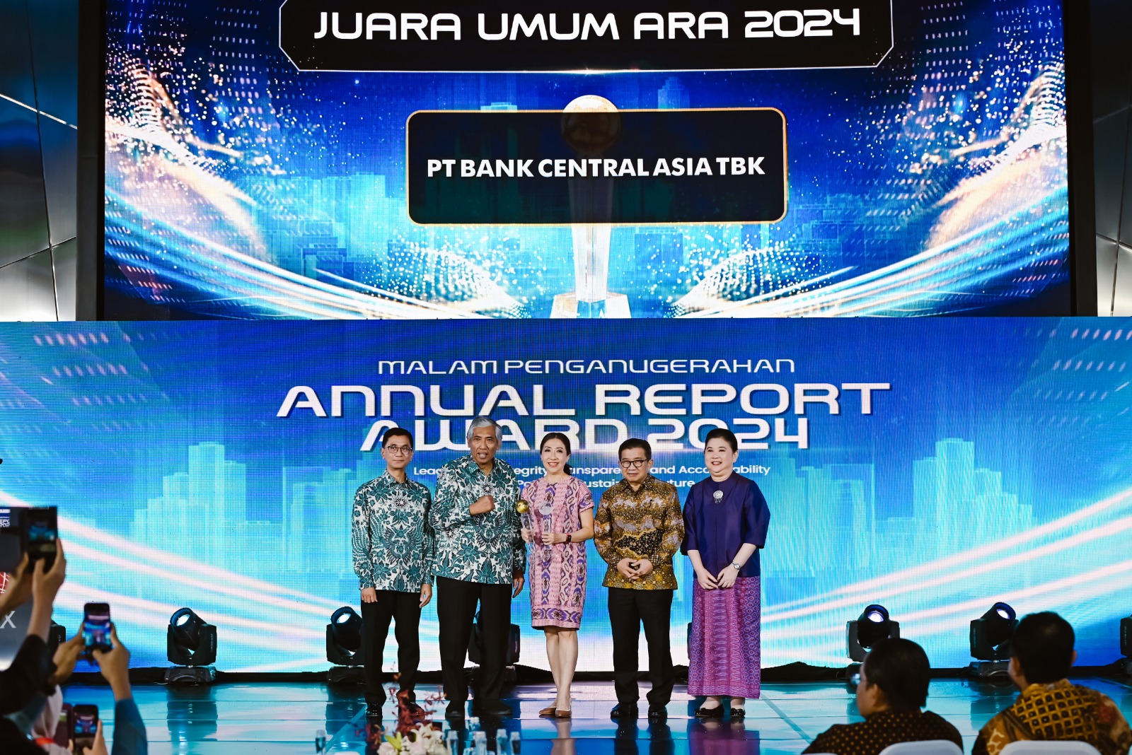 BCA Kembali Menjadi Juara Umum Annual Report Award