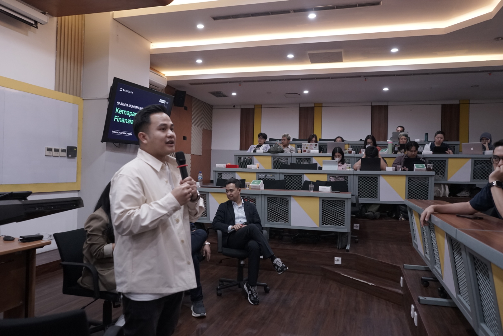 Easycash Kolaborasi dengan Ikatan Alumni SBM ITB Gelar Edukasi Literasi Keuangan