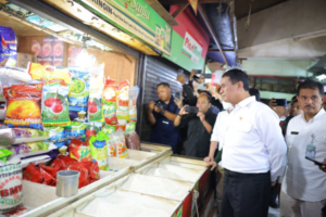 Mentan Sidak Pasar Tebet Jelang Nataru, Temukan Minyak Goreng Dijual di Atas HET!