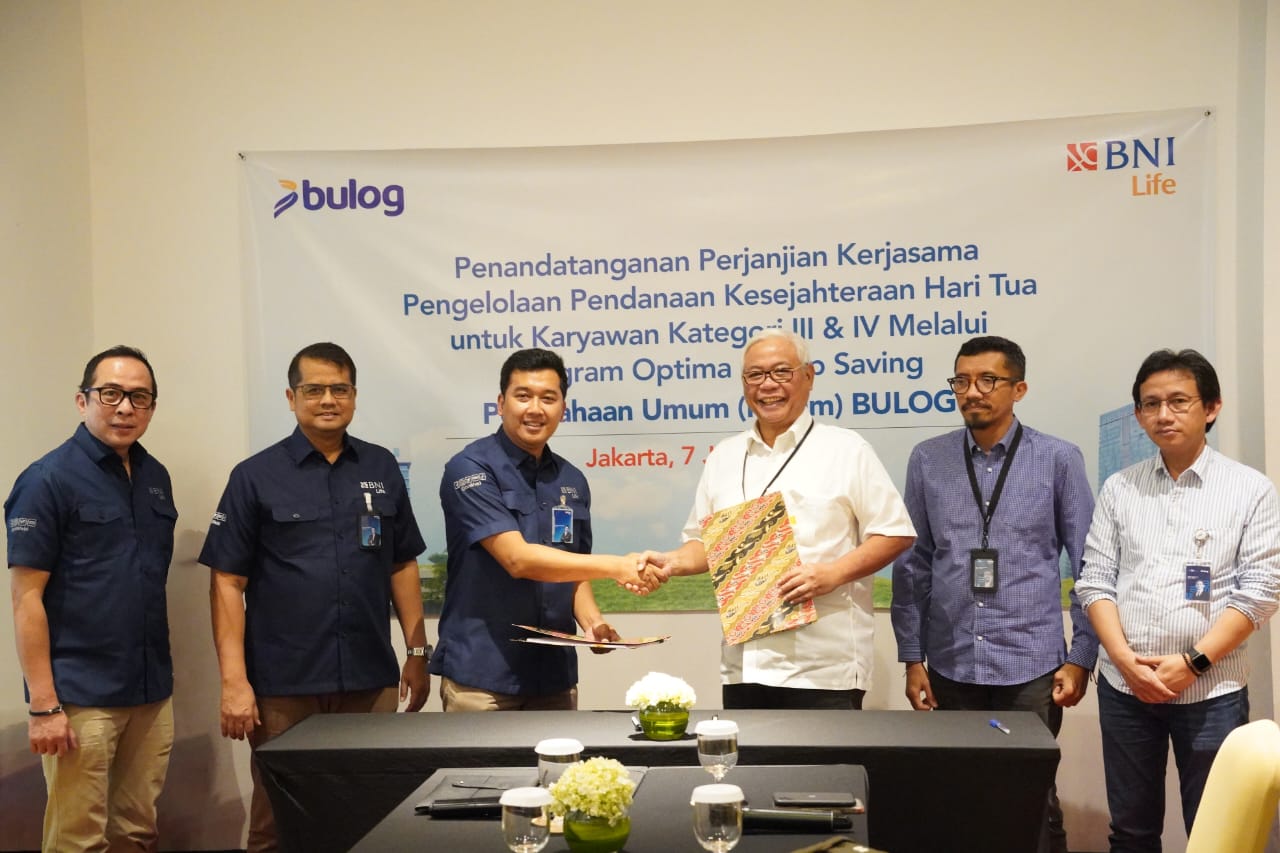 BNI Life Jalin Kerja Sama Pengelolaan Program Kesejahteraan Hari Tua dengan Perum BULOG