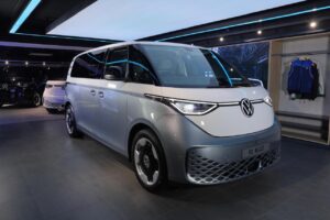 VW Luncurkan Mobil Listrik ID. Buzz BOZZ White Signature Edition