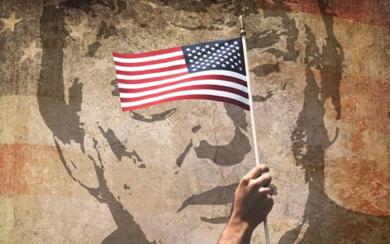 Trump Tawarkan Asuransi dan Pengawalan Militer untuk Kapal saat Selat Hormuz Membara