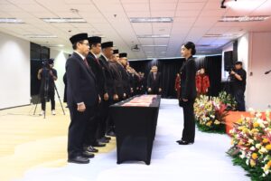 Pjs Ketua OJK Melantik Kepala Departemen dan Kepala OJK Daerah