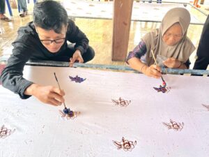 Tingkatkan Keterampilan Difabel, Bank Muamalat Inisiasi Program Batik Ciprat Karangpatihan di Ponorogo
