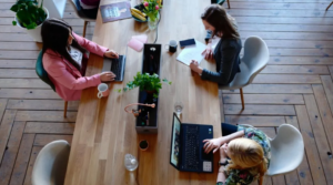 Survei Sun Life: Perempuan Punya Peran Krusial dalam Pengambilan Keputusan Keuangan