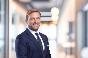 Bos Allianz Life Terima Penghargaan CEO Award 2026 dari Media Asuransi