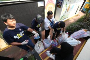 AXA Mandiri Bersama Pemprov DKI Jakarta Tingkatkan Kesadaran Pengelolaan Sampah melalui Donasi Komposter dan Pentingnya Literasi Keuangan
