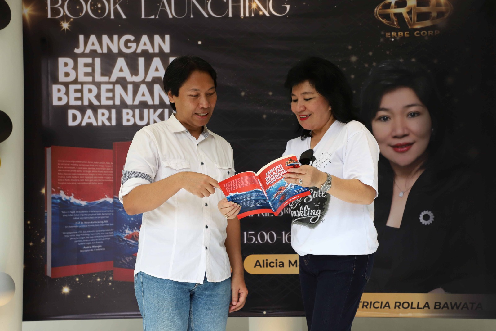 Rolla Bawata Terbitkan Buku ke dua Berjudul; “ Jangan Belajar Berenang Dari Buku”