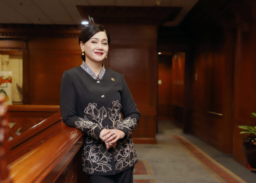 Friderica Widyasari Dewi, Perempuan Pertama Memimpin Lembaga Superbody