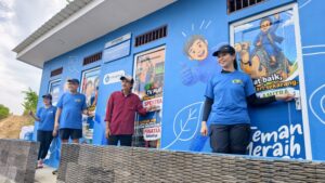 3 Direksi FIFGROUP Ikut Trekking dan Aksi Bersih Lingkungan di Bogor