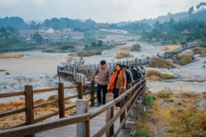 Wamenpar Ajak Pelaku Wisata Dieng Bersiap Jelang Libur Sekolah  