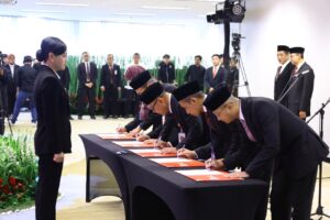 Daftar 5 Bos Baru OJK, dari Pengawas Emiten hingga Aset Kripto!