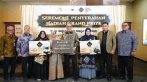 Bank Mega Syariah Serahkan Grand Prize Voucher Haji Khusus Senilai Rp245 Juta