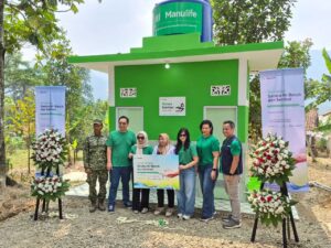 Manulife Indonesia Lanjutkan Program Adopt Village di Warga Kampung Cigaok, Bogor