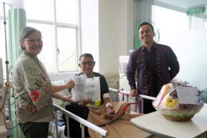 Primaya Hospital Bagikan 2.000 Mini MCU di Hari Pelanggan Nasional