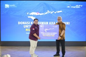 AXA Mandiri Salurkan Bantuan bagi Korban Gempa NTT