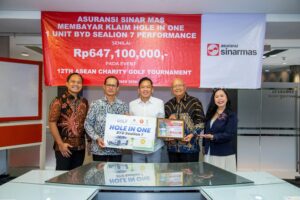 Asuransi Sinar Mas Bayarkan Klaim Hole In One Senilai Rp647,1 Juta