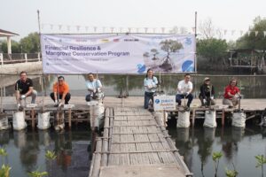 Zurich Tanam 1.000 Mangrove dan Adakan Literasi Keuangan