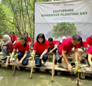 Eastspring Indonesia Gelar Program Mangrove Planting Day