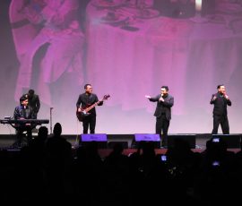 Grup Musik Kahitna melakukan konser pada acara APPARINDO Award 2023 di Jakarta, 24 November 2023. | Foto: Arief Wahyudi