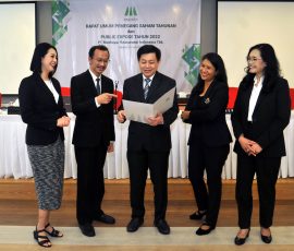 (kiri-kanan) Direktur Kepatuhan Marein Tamara Arista Salim, Direktur Marein Fanra Budiman Arief, Presiden Direktur Marein Yanto Jayadi Wibisono, Direktur/Direktur Independen Marein Trinita Situmeang, dan Direktur Keuangan Marein A Dwi Ana Nurhandayani, usai RUPST dan memberikan keterangan pers di Jakarta, Kamis, 23 Juni 2022.