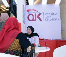 Pelayanan Masyarakat di kantor Otoritas Jasa Keuangan. | Foto: Media Asuransi/Arief Wahyudi