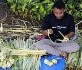 Moment yang selalu ada saat Idul Adha | Foto: Arief Wahyudi
