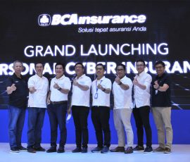 Jajaran Direksi BCA Insurance berfoto bersama usai meluncurkan produk asuransi Personal CYber Insurance (Asuransi Siber Pribadi), di ICE BSD, Serpong , Tangerang Selatan, Sabtu (10/9/22).