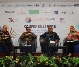 Dari kiri, Direktur Eksekutif Dewan Asuransi Indonesia (DAI) Erwin Hanapi Noekman sebagai moderator, Direktur Pengawasan Asuransi dan BPJS Kesehatan OJK, Supriyono, Ketua Umum DAI Tatang Nurhidayat, dan Ketua Panitia Asuransi 2022 Retno Susanti, memberikan keterangan pers seputar kegiatan hari asuransi yang diperingati setiap tanggal 18 Oktober, di Jakarta, Kamis, 20 Oktober 2022.