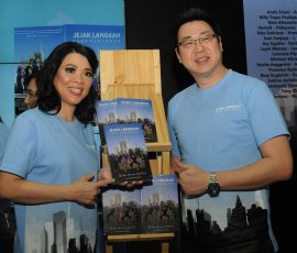 Miliana Marten Country Chair MDRTIndonesia 2019 sampai 2021 (kiri) dan Dedy Setio , Country Chair MDRTIndonesia 2021 sampai 2023