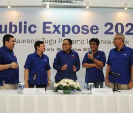 (Kiiri-kanan): Direktur Teknik Tugu Insurance, Syaiful Azhar, Direktur Keuangan & LK/Corporate Secretary Tugu Insurance, Emil Hakim, Presiden Direktur Tugu Insurance, Tatang Nurhidayat, Direktur Pemasaran Tugu Insurance, Ery Widiatmoko, dan Direktur Kepatuhan & Manajemen Risiko Tugu Insurance, Budi P Amir, berbincang sebelum dimulainya public expose PT Asuransi Tugu Pratama Indonesia Tbk (Tugu Insurance), di Jakarta, Senin, 5 Desember 2022.
