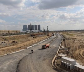 Pembangunan perumahan dan apartemen di Pantai Indah Kapuk (PIK) masih terus dilakukan di tengah ancaman resesi ekonomi global. | Foto: Arief Wahyudi